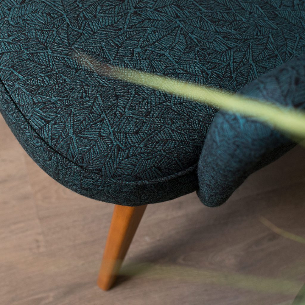 Marita Mörck-Schultzin 50-luvulla suunnittelema nojatuoli, istuimen yksityiskohta