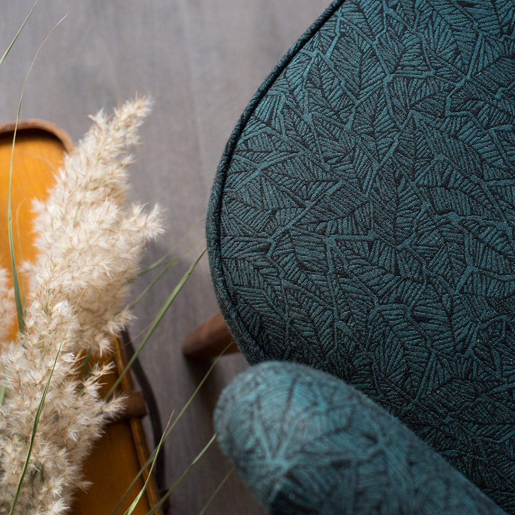 Marita Mörck-Schultzin 50-luvulla suunnittelema nojatuoli, istuimen yksityiskohta